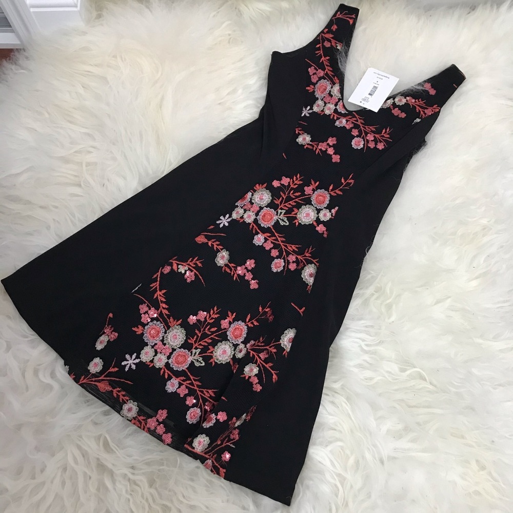 BELLE BADGLEY MISCHKA Paz Sleeveless Mini Dress - Picture 2 of 7